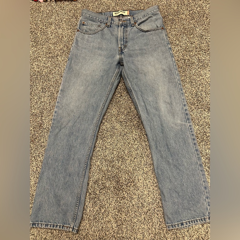 Light wash regular fit Levi jeans! Size W31 L30